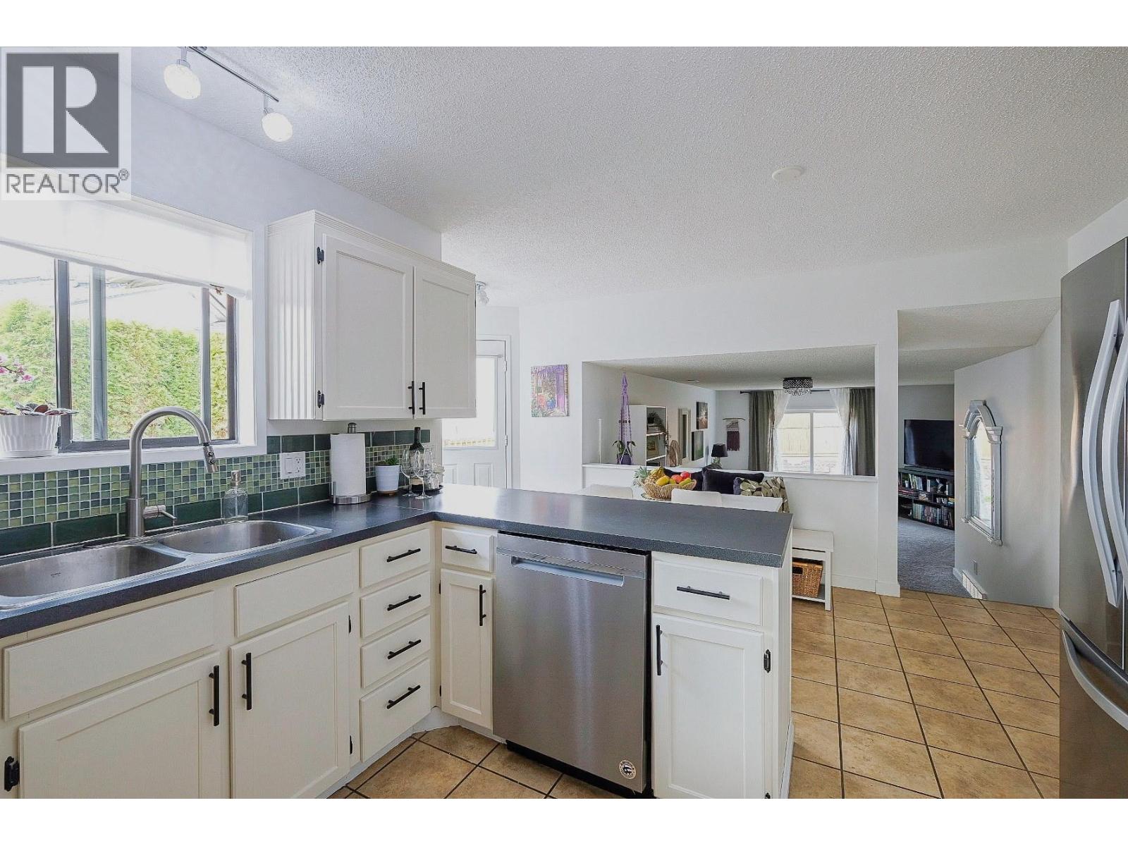 144 Adamson Place, Penticton, British Columbia  V2A 7R9 - Photo 7 - 10381924