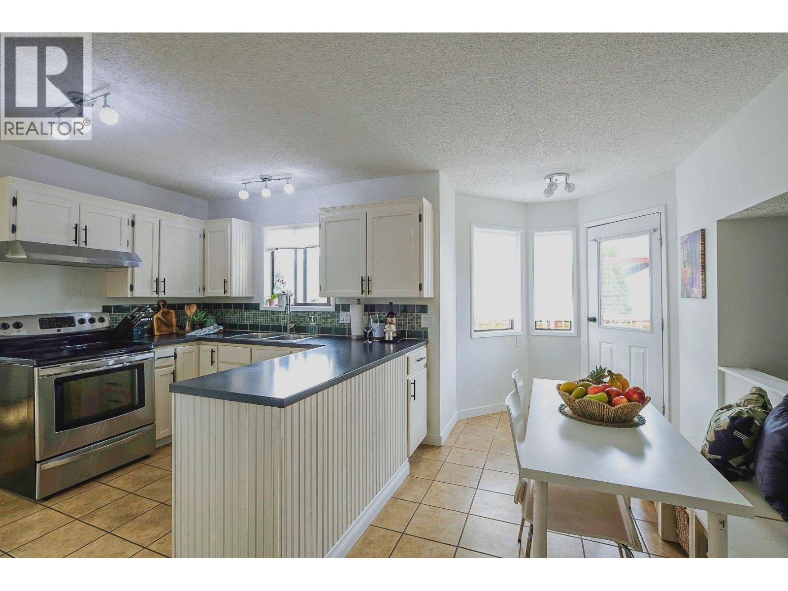 144 Adamson Place, Penticton, British Columbia  V2A 7R9 - Photo 8 - 10381924