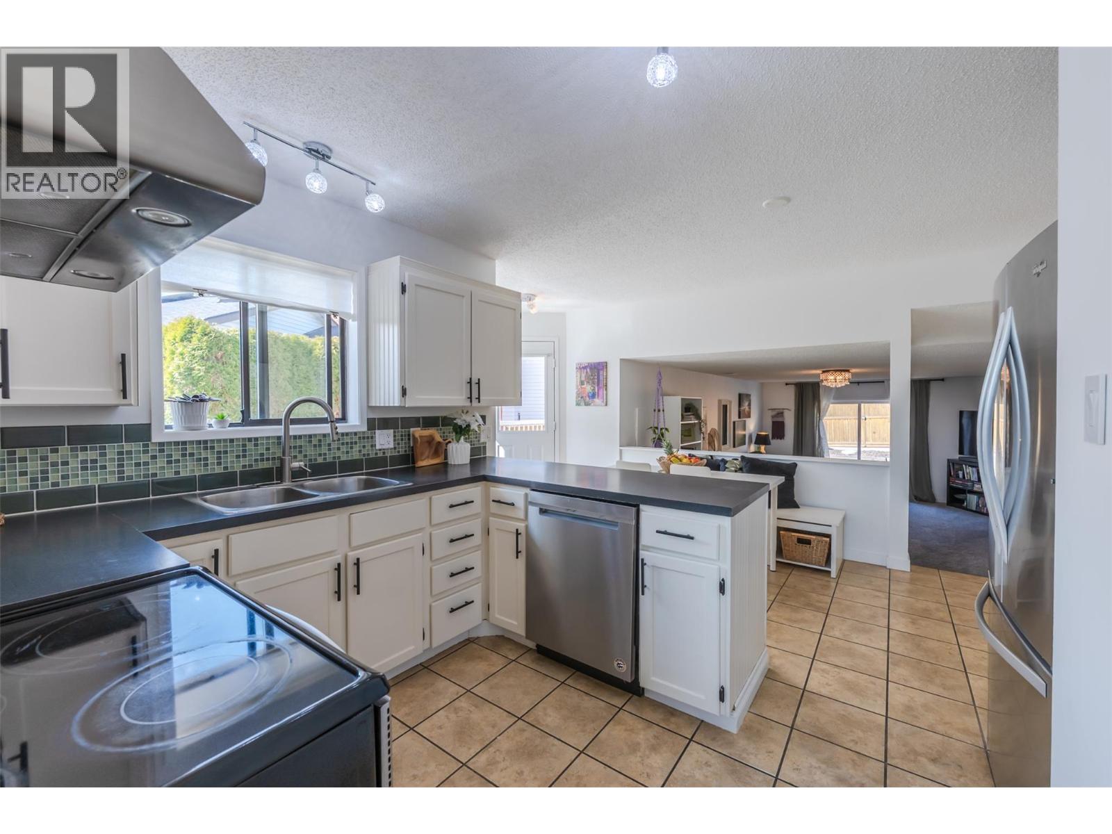 144 Adamson Place, Penticton, British Columbia  V2A 7R9 - Photo 9 - 10381924