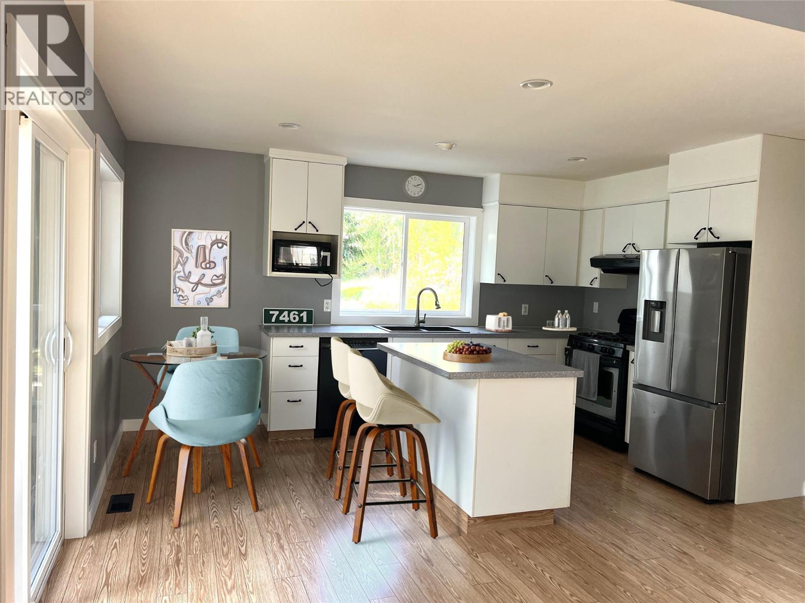 7461 Stampede Trail, Anglemont, British Columbia  V0E 1M8 - Photo 1 - 10381567