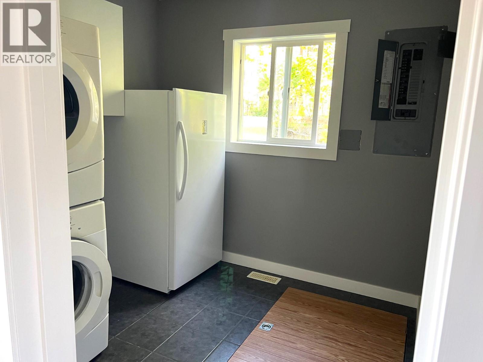 7461 Stampede Trail, Anglemont, British Columbia  V0E 1M8 - Photo 13 - 10381567