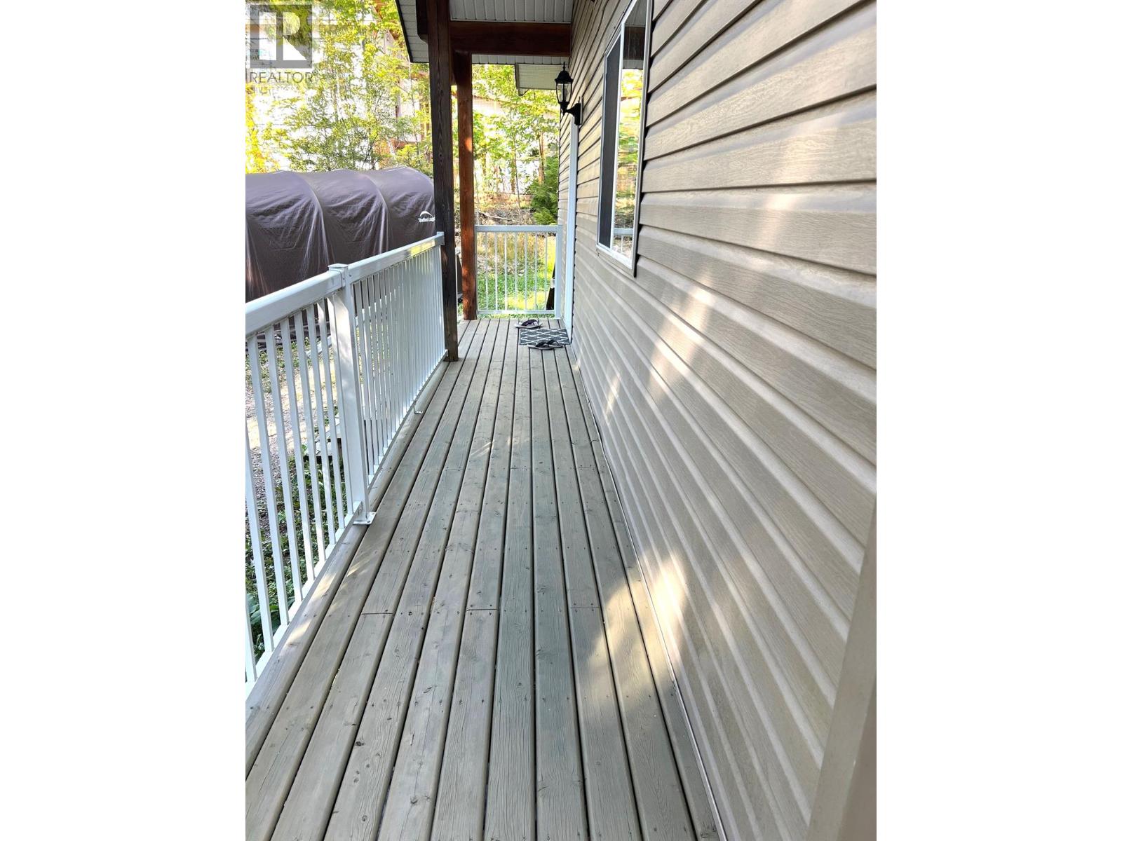 7461 Stampede Trail, Anglemont, British Columbia  V0E 1M8 - Photo 28 - 10381567