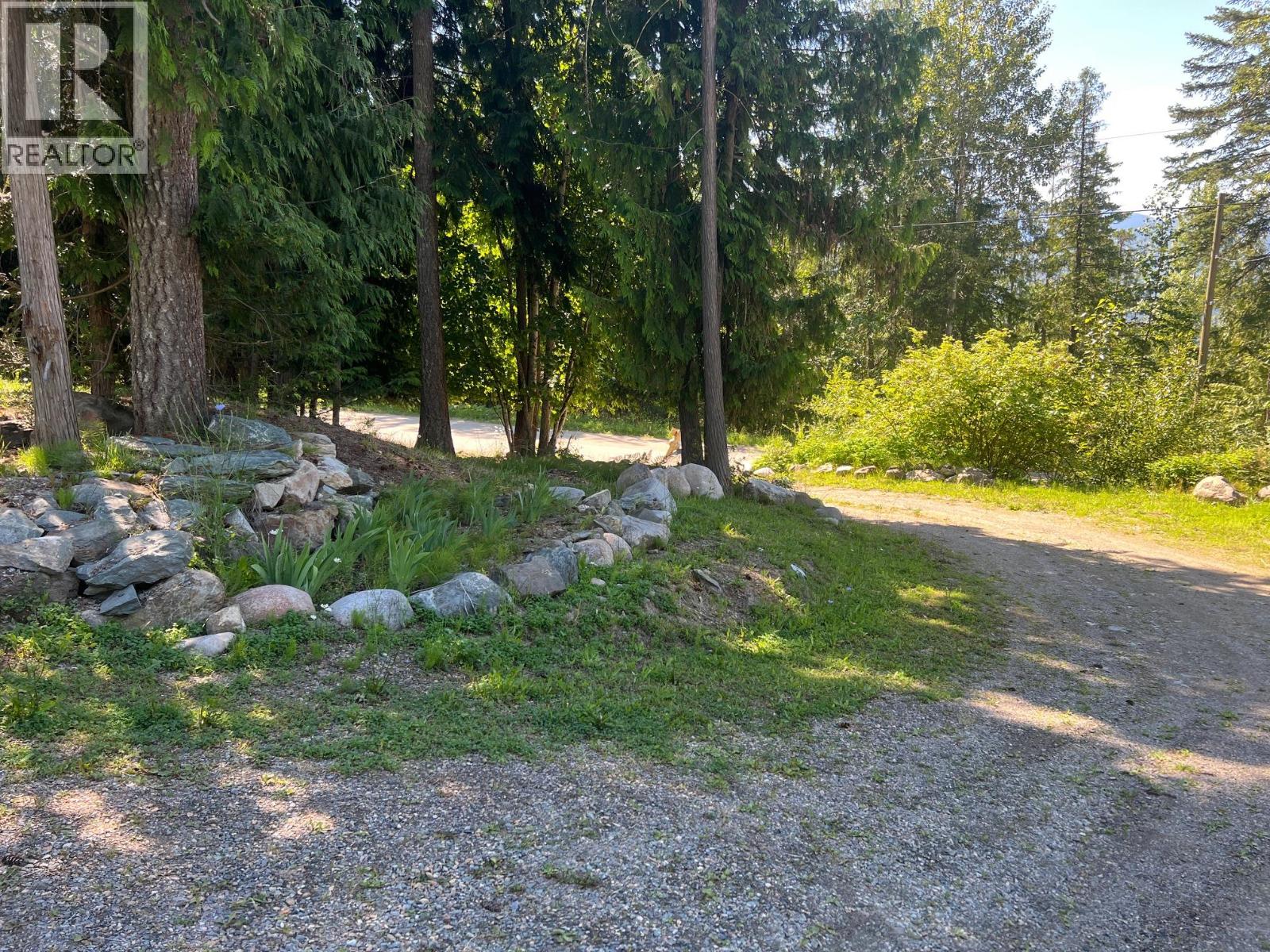 7461 Stampede Trail, Anglemont, British Columbia  V0E 1M8 - Photo 31 - 10381567