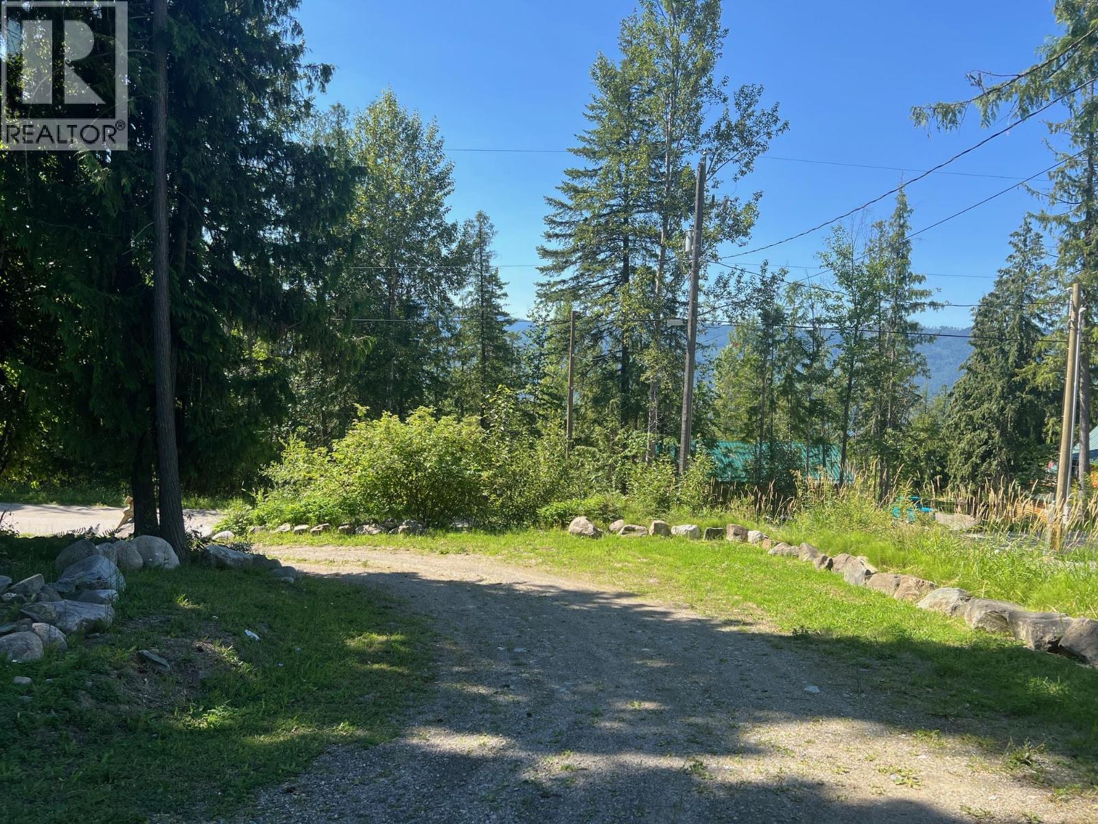 7461 Stampede Trail, Anglemont, British Columbia  V0E 1M8 - Photo 32 - 10381567