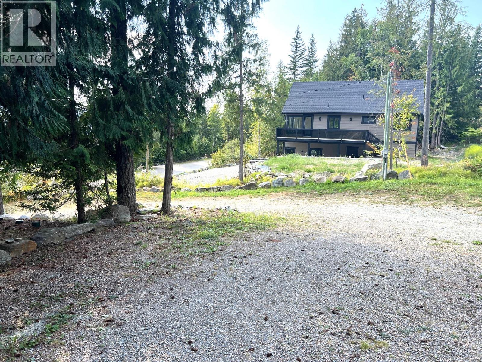 7461 Stampede Trail, Anglemont, British Columbia  V0E 1M8 - Photo 33 - 10381567