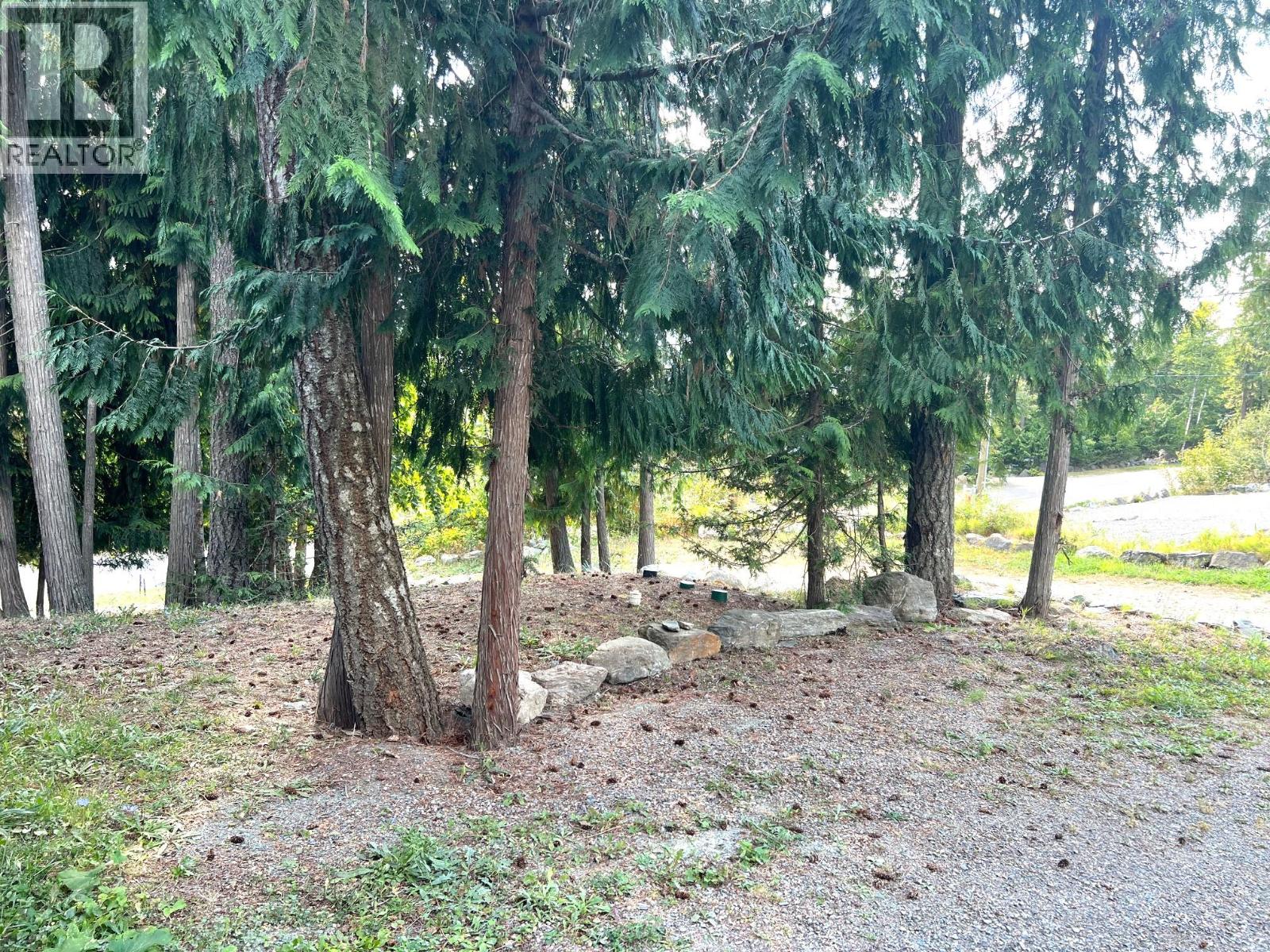 7461 Stampede Trail, Anglemont, British Columbia  V0E 1M8 - Photo 34 - 10381567