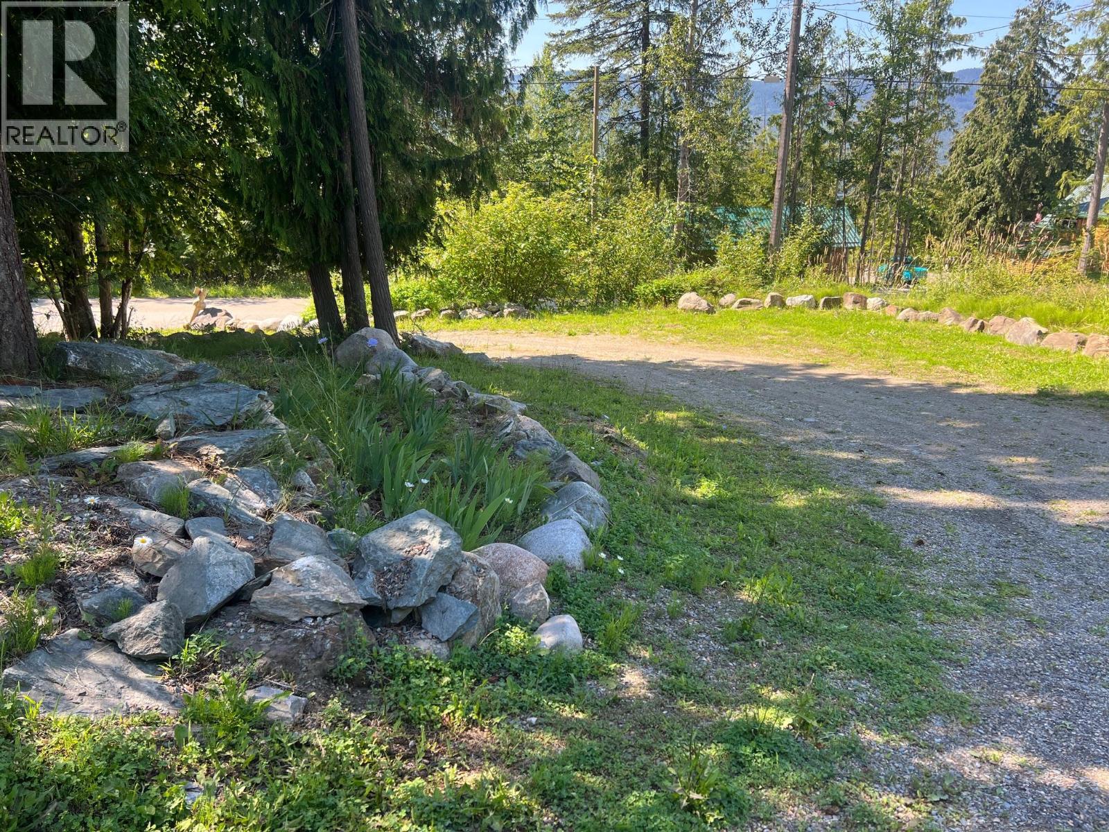 7461 Stampede Trail, Anglemont, British Columbia  V0E 1M8 - Photo 35 - 10381567