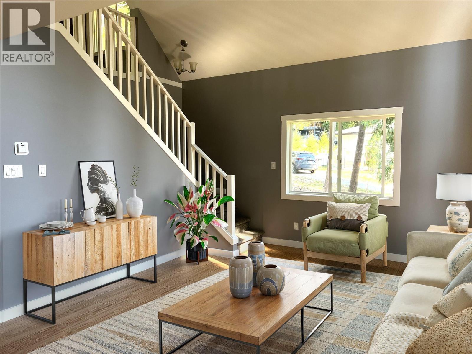 7461 Stampede Trail, Anglemont, British Columbia  V0E 1M8 - Photo 4 - 10381567