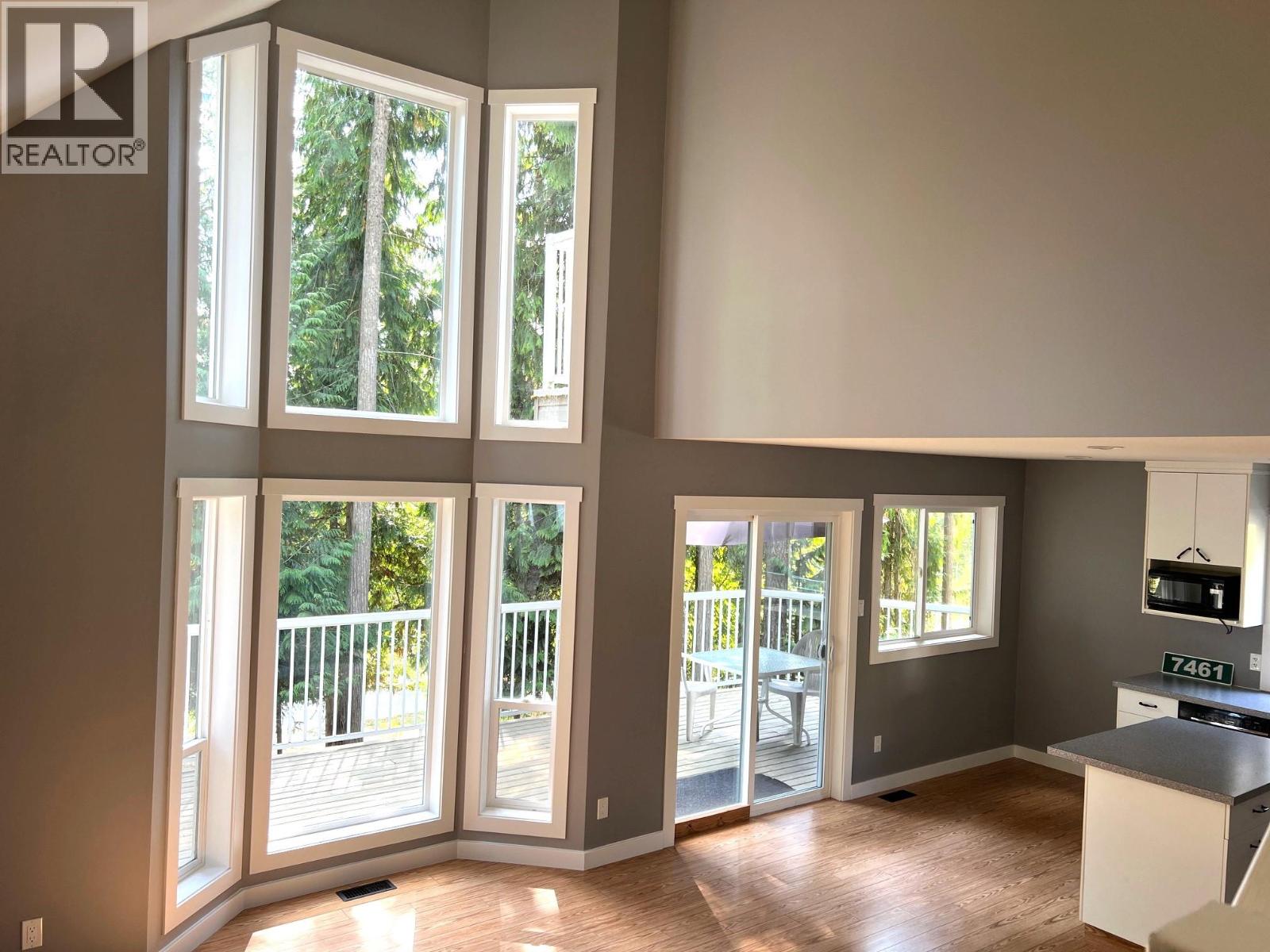 7461 Stampede Trail, Anglemont, British Columbia  V0E 1M8 - Photo 6 - 10381567