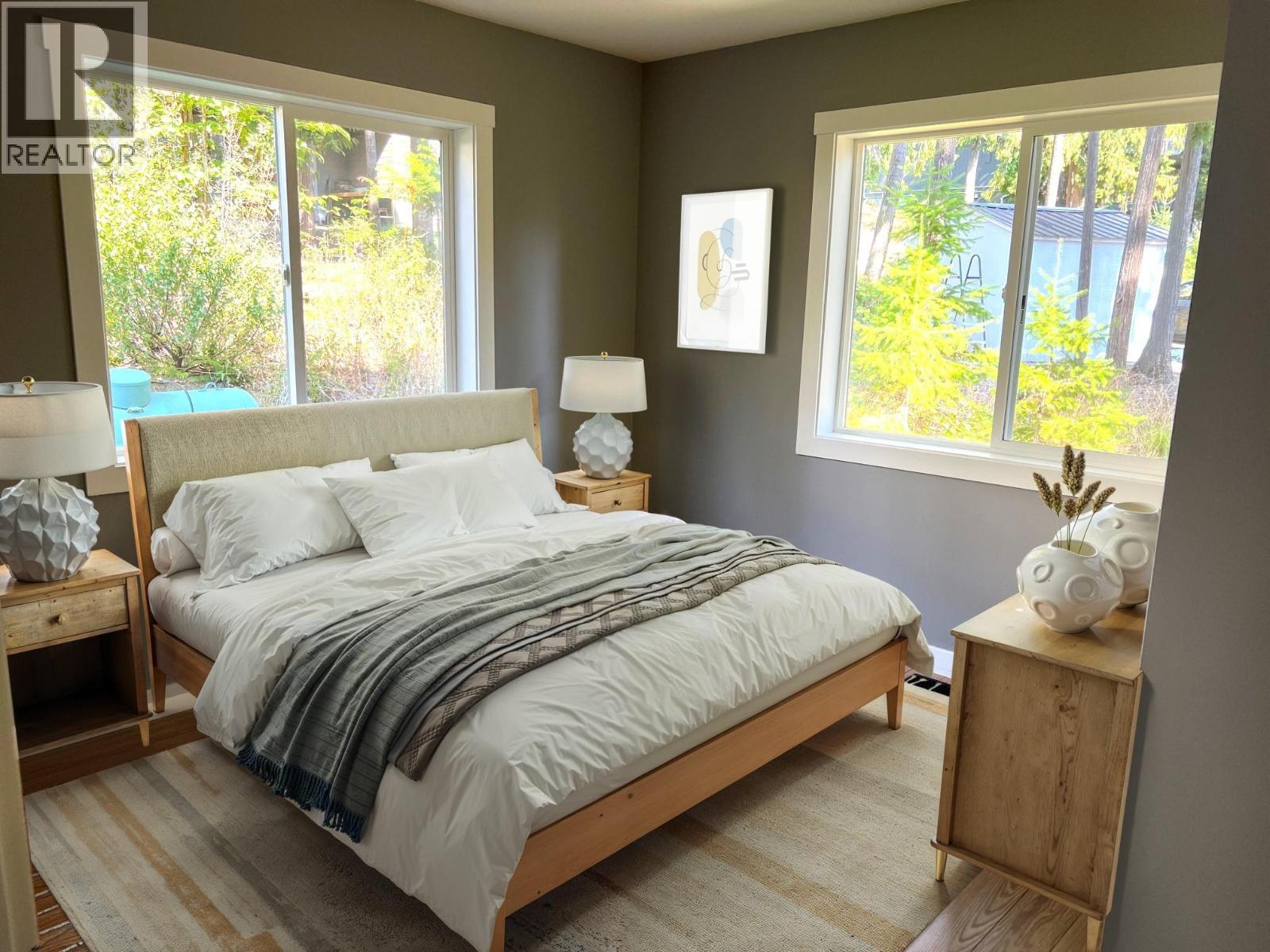 7461 Stampede Trail, Anglemont, British Columbia  V0E 1M8 - Photo 7 - 10381567