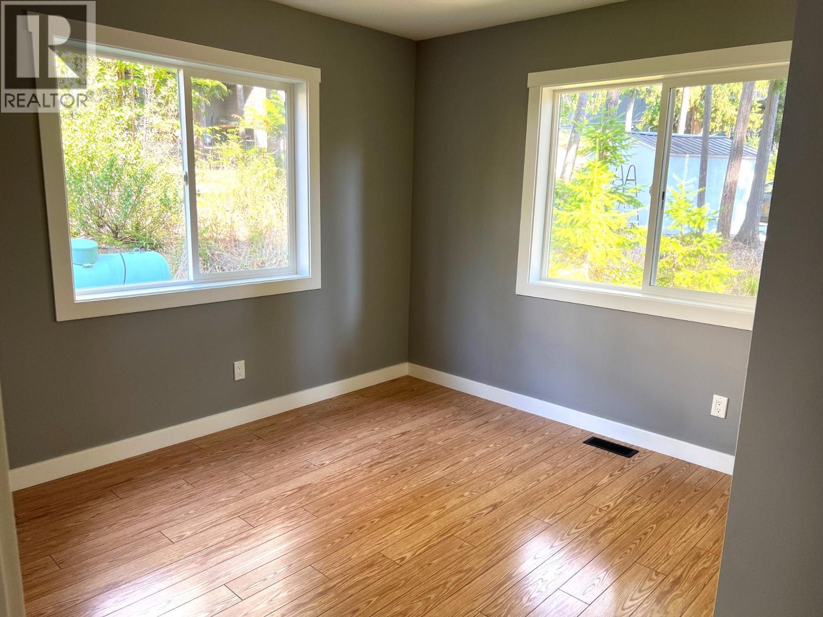 7461 Stampede Trail, Anglemont, British Columbia  V0E 1M8 - Photo 8 - 10381567