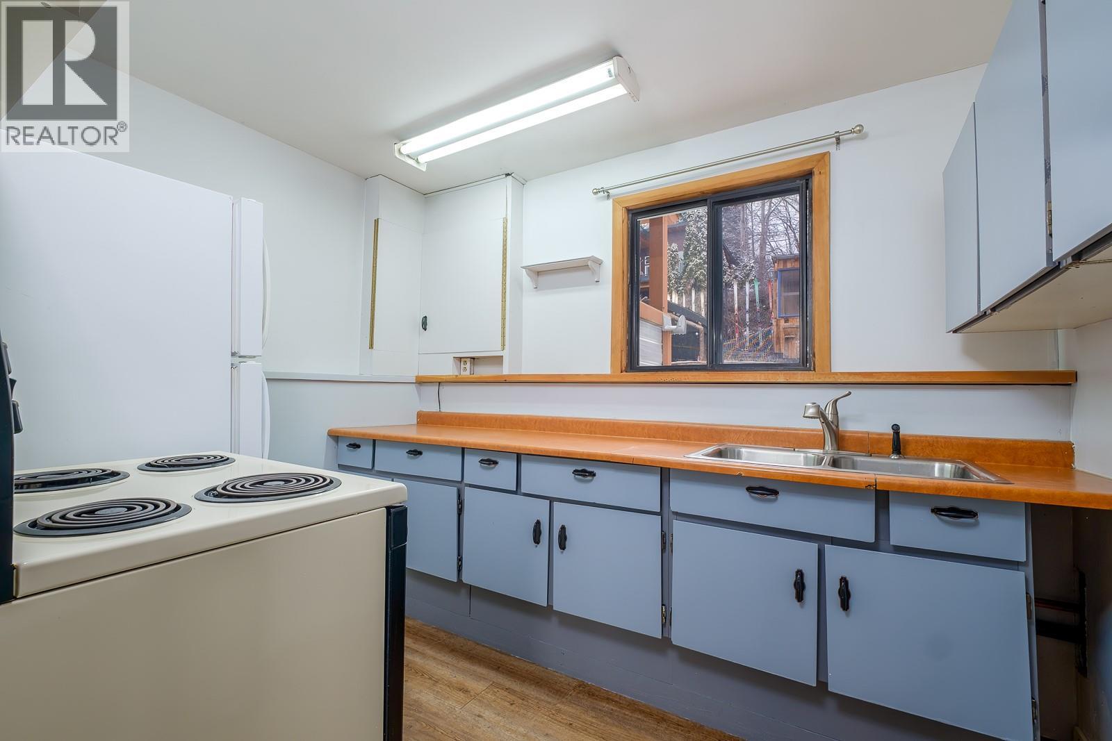 1730 Kootenay Avenue, Rossland, British Columbia  V0G 1Y0 - Photo 32 - 10380318