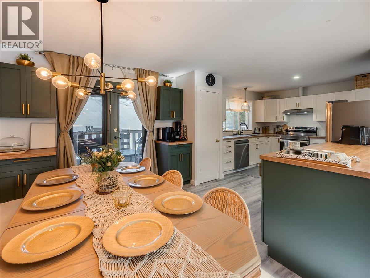 1359 Grosvenor Place, Castlegar, British Columbia  V1N 3X8 - Photo 12 - 10381970