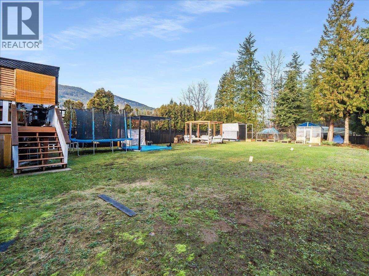 1359 Grosvenor Place, Castlegar, British Columbia  V1N 3X8 - Photo 49 - 10381970