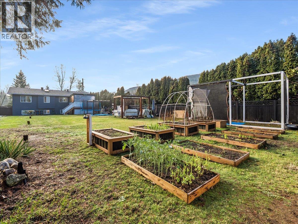 1359 Grosvenor Place, Castlegar, British Columbia  V1N 3X8 - Photo 61 - 10381970