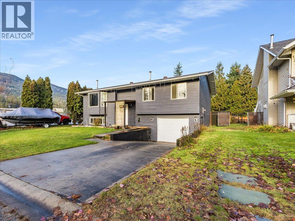 1359 Grosvenor Place, Castlegar, British Columbia  V1N 3X8 - Photo 66 - 10381970