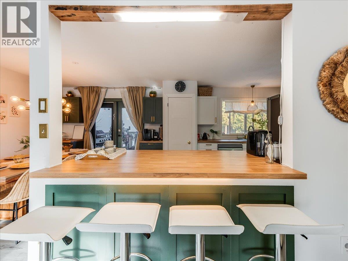 1359 Grosvenor Place, Castlegar, British Columbia  V1N 3X8 - Photo 7 - 10381970