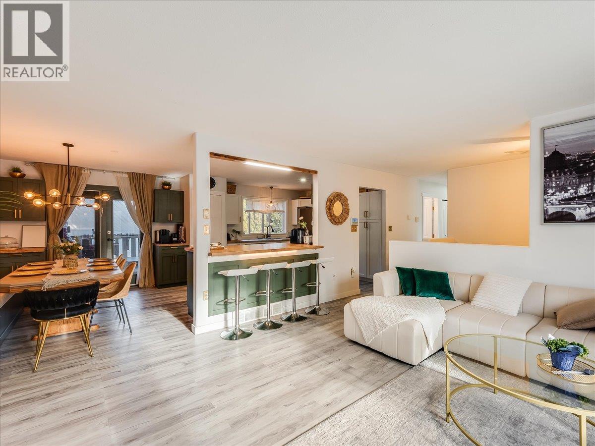 1359 Grosvenor Place, Castlegar, British Columbia  V1N 3X8 - Photo 8 - 10381970