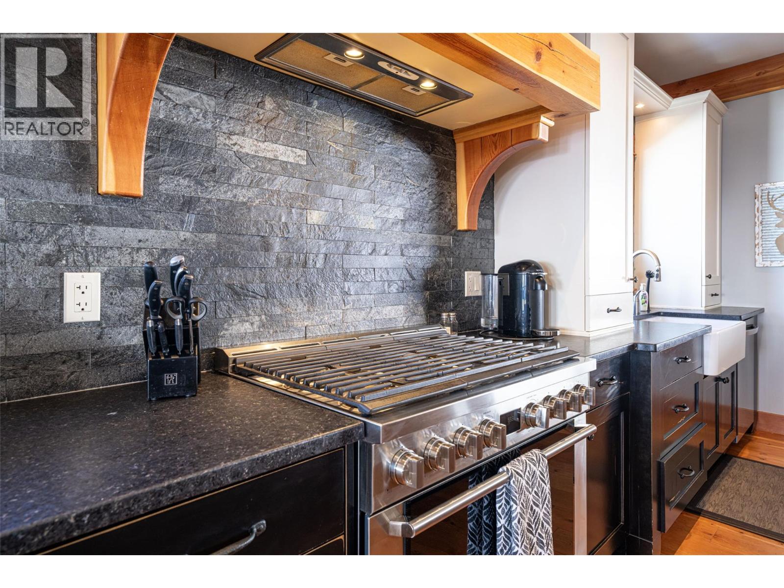 9826 Cathedral Drive, Silver Star, British Columbia  V1B 3M1 - Photo 10 - 10381284