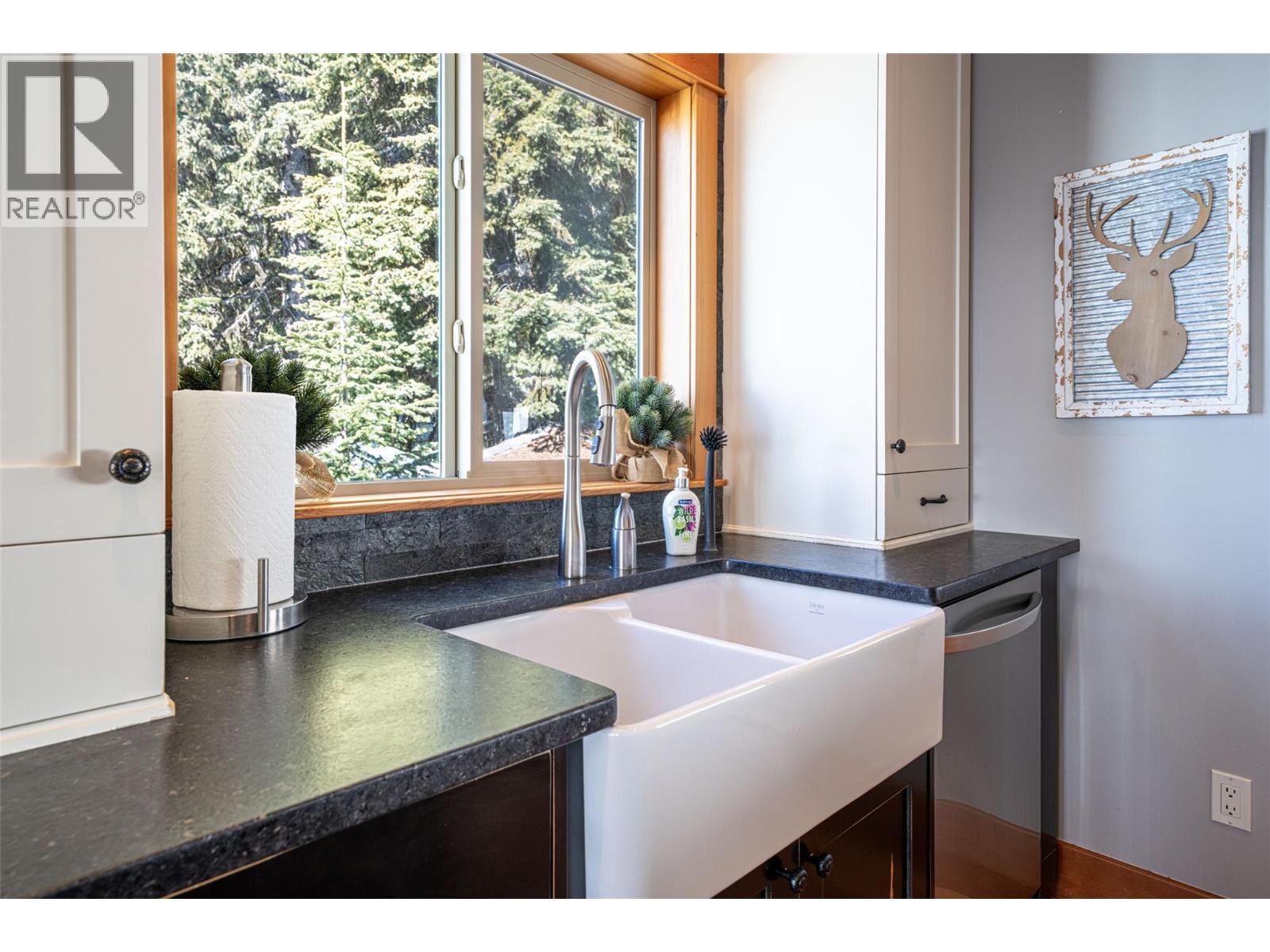 9826 Cathedral Drive, Silver Star, British Columbia  V1B 3M1 - Photo 8 - 10381284