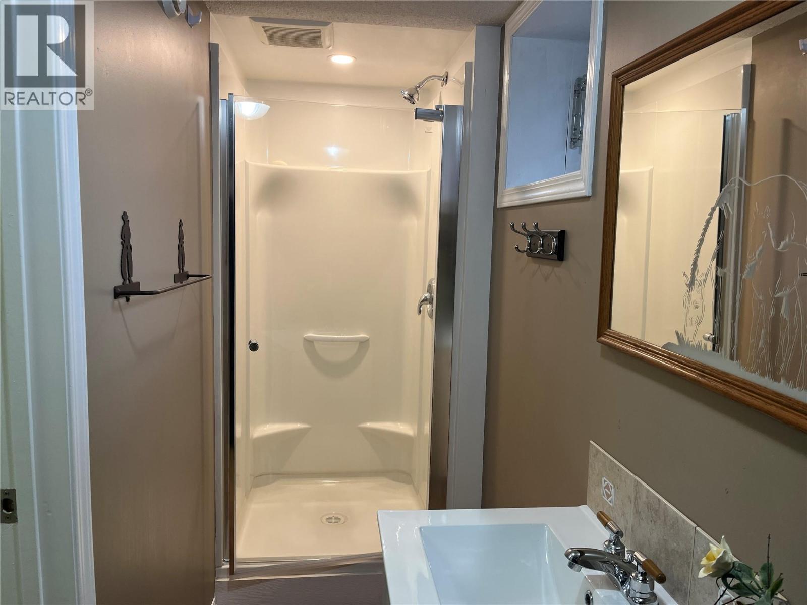 2860 Wright Street, Armstrong, British Columbia  V0E 1B1 - Photo 17 - 10381837