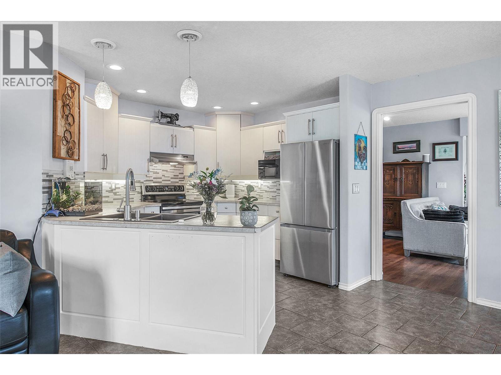 7095 Amber Drive, Vernon, British Columbia  V1H 1P4 - Photo 3 - 10381887