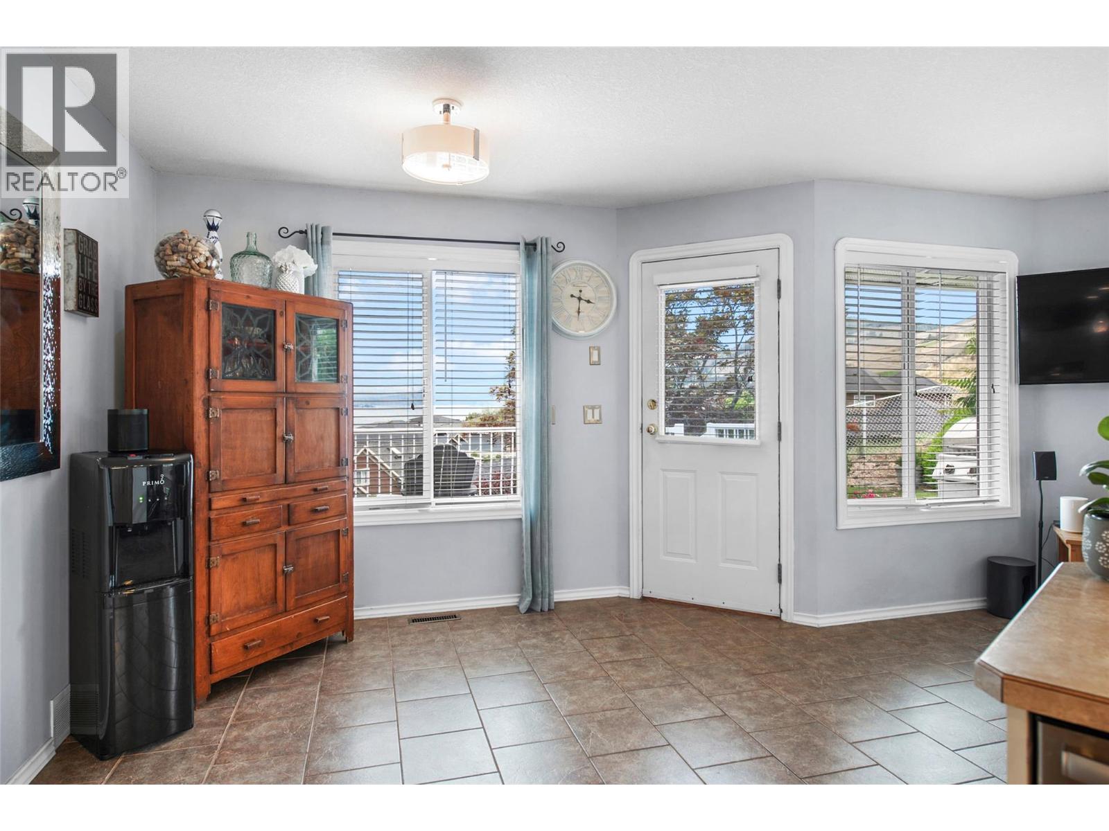 7095 Amber Drive, Vernon, British Columbia  V1H 1P4 - Photo 6 - 10381887