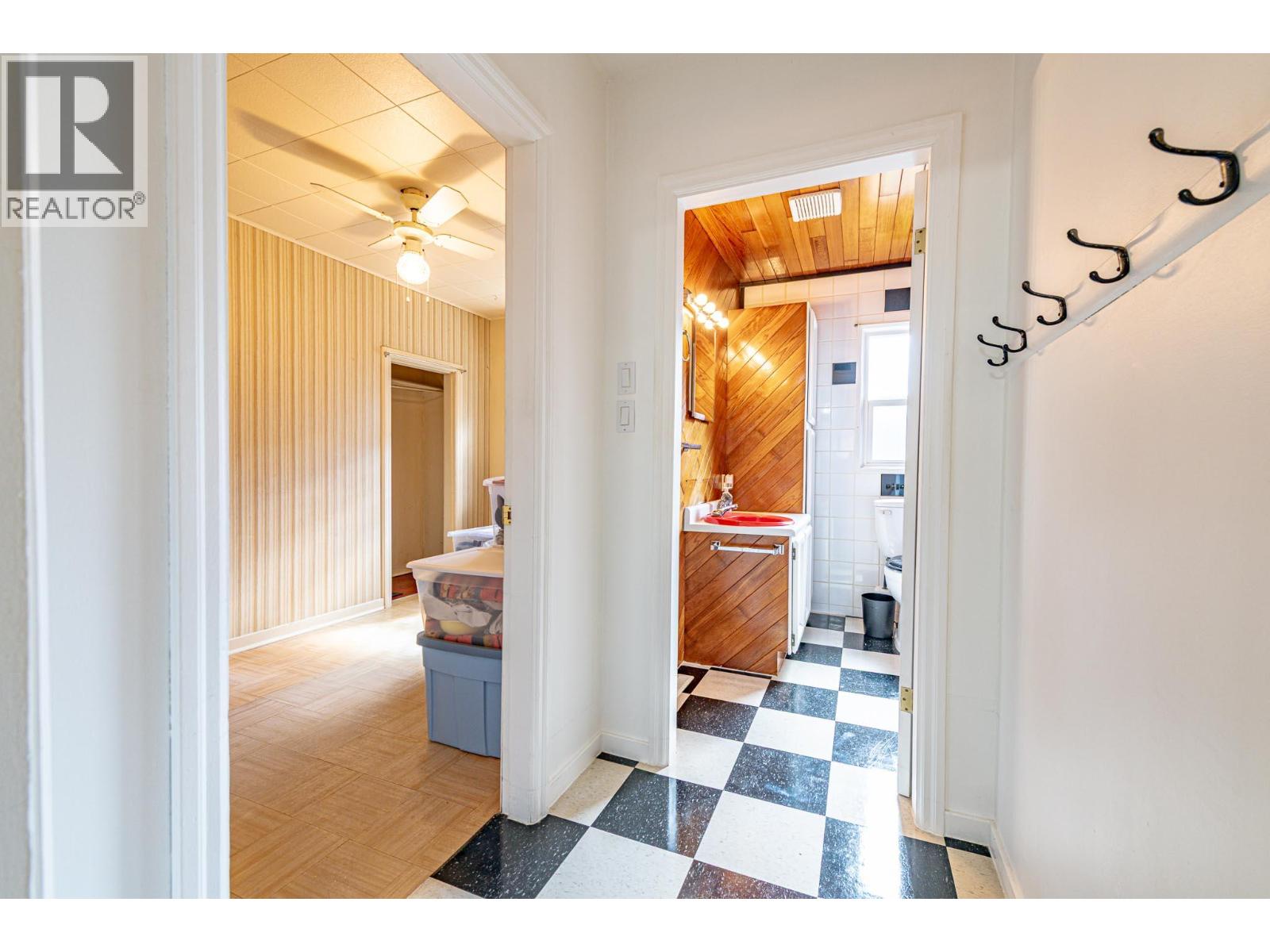 6910 1st Avenue, Ymir, British Columbia  V0G 2K0 - Photo 16 - 10380617