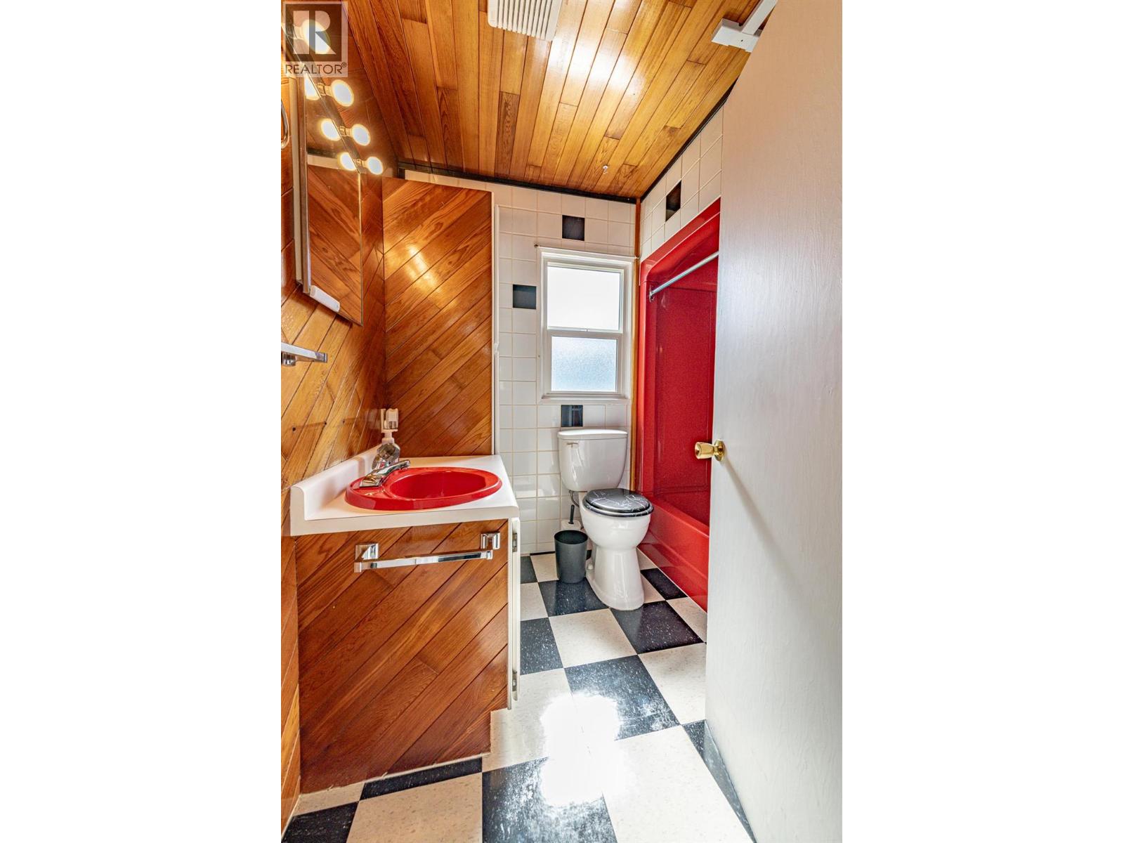 6910 1st Avenue, Ymir, British Columbia  V0G 2K0 - Photo 19 - 10380617