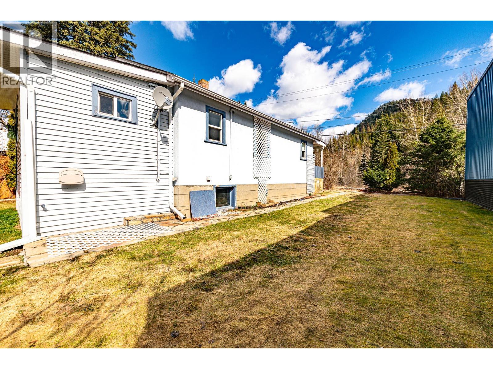 6910 1st Avenue, Ymir, British Columbia  V0G 2K0 - Photo 35 - 10380617