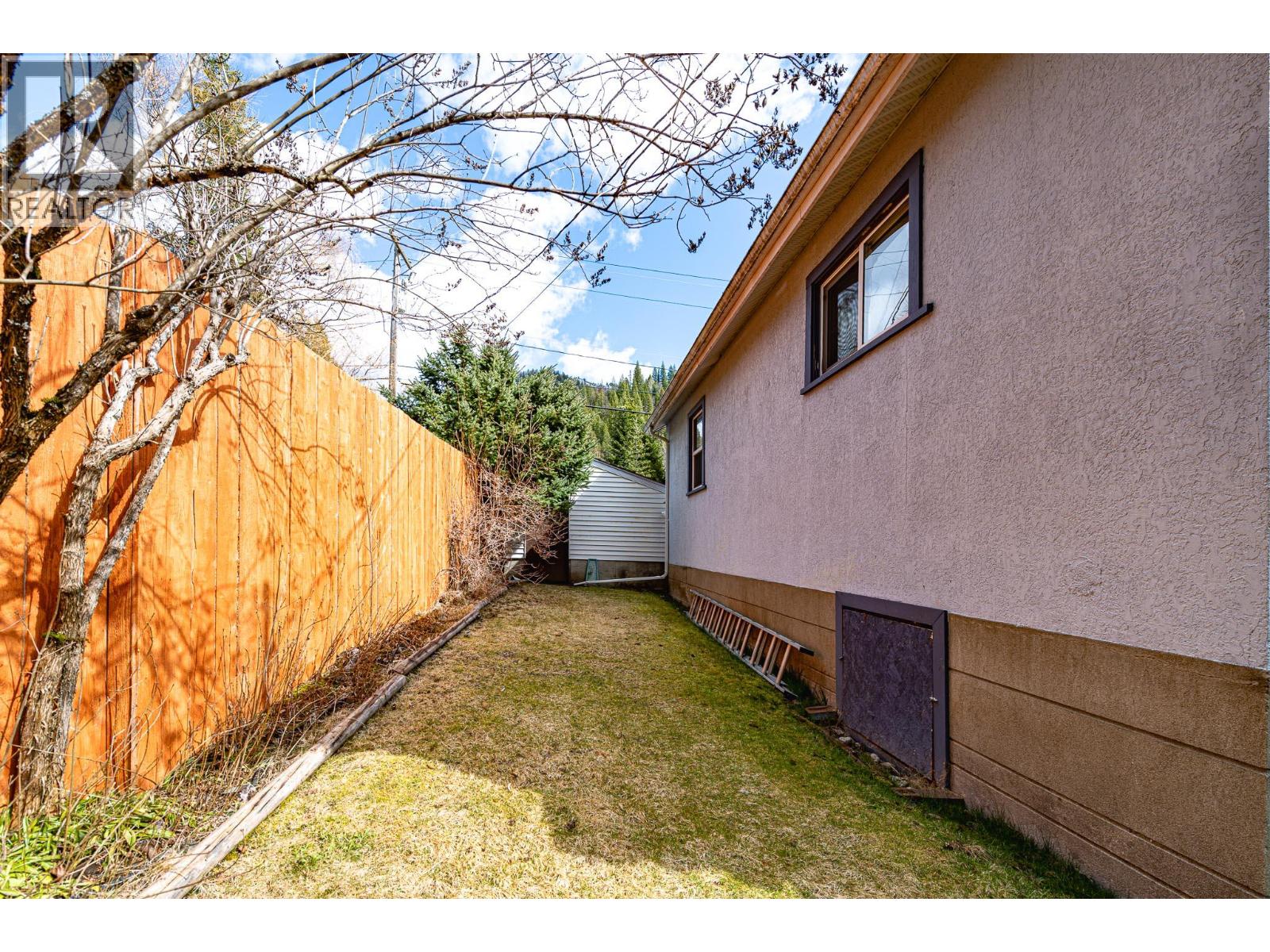 6910 1st Avenue, Ymir, British Columbia  V0G 2K0 - Photo 39 - 10380617