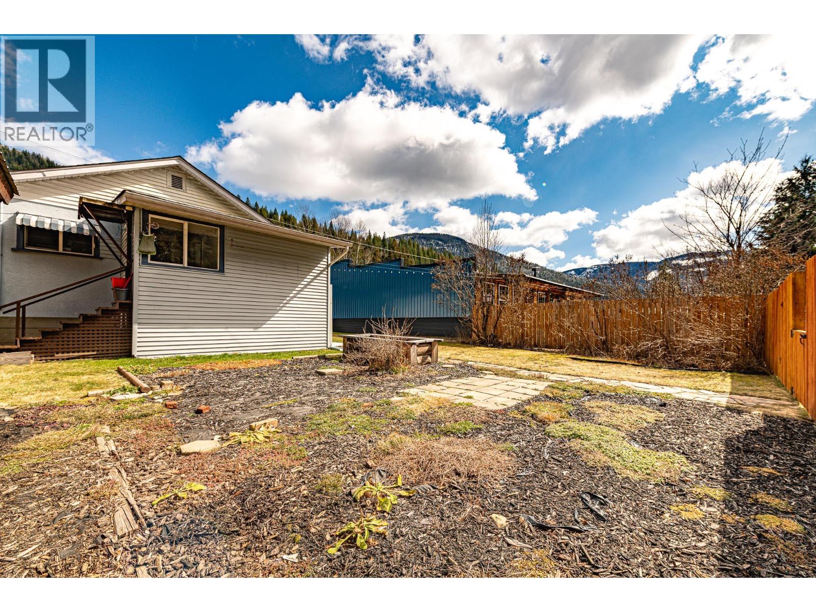 6910 1st Avenue, Ymir, British Columbia  V0G 2K0 - Photo 40 - 10380617