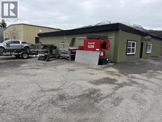 1502 10th Avenue Avenue, Fernie, British Columbia  V0B 1M0 - Photo 3 - 10381973