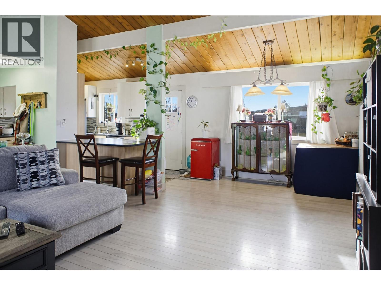 1271 Kimberley Crescent, Kamloops, British Columbia  V2B 3B8 - Photo 3 - 10381548