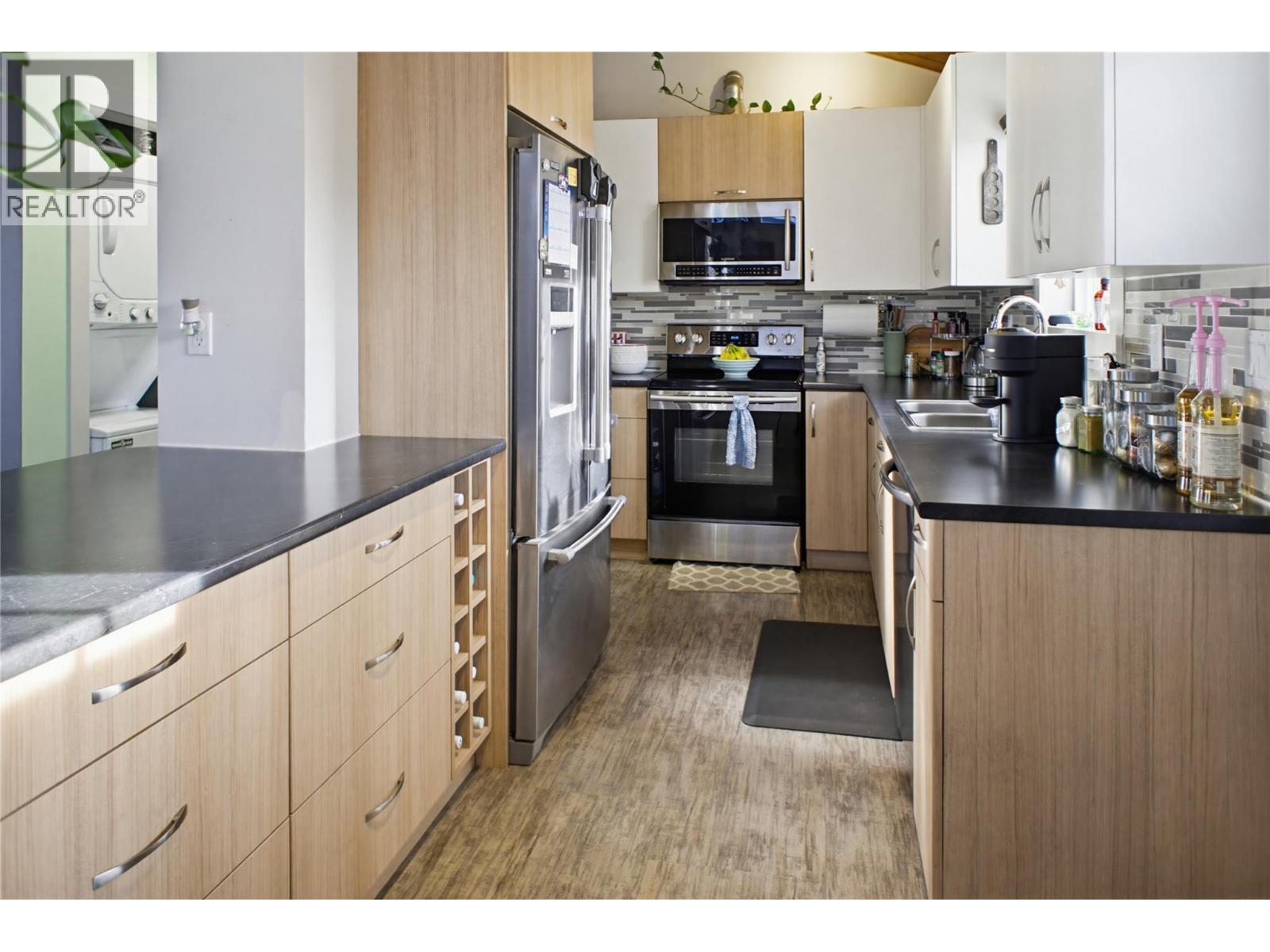 1271 Kimberley Crescent, Kamloops, British Columbia  V2B 3B8 - Photo 5 - 10381548