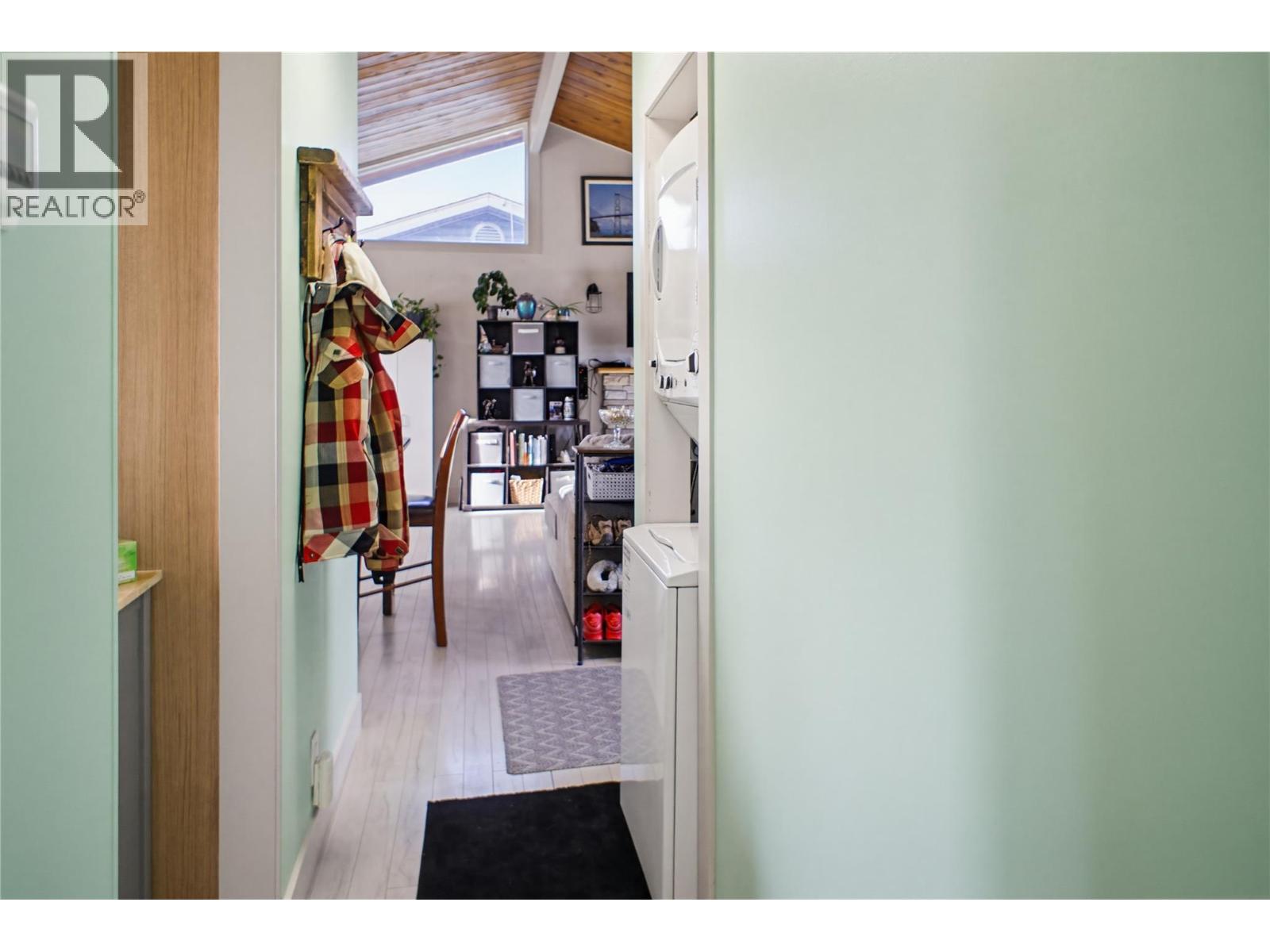 1271 Kimberley Crescent, Kamloops, British Columbia  V2B 3B8 - Photo 6 - 10381548