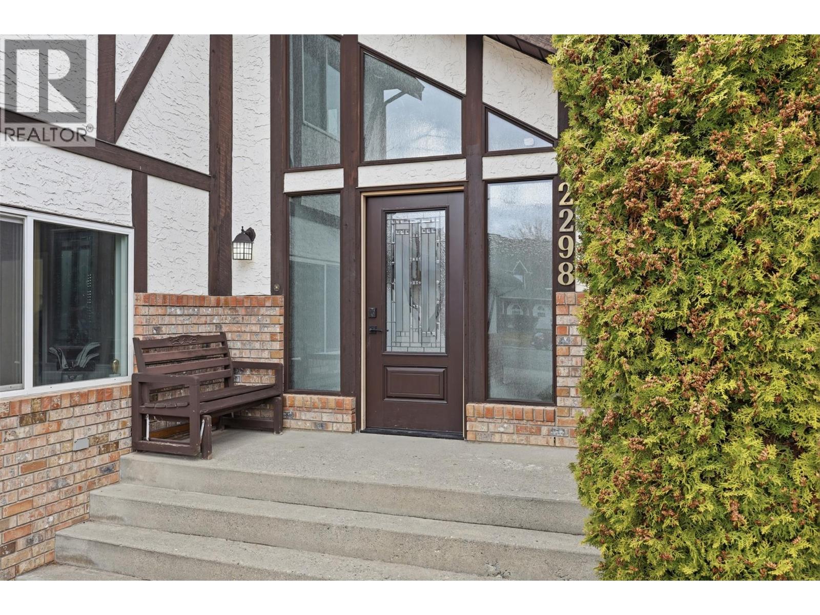 2298 Balfour Court, Kamloops, British Columbia  V1S 1H5 - Photo 2 - 10381982