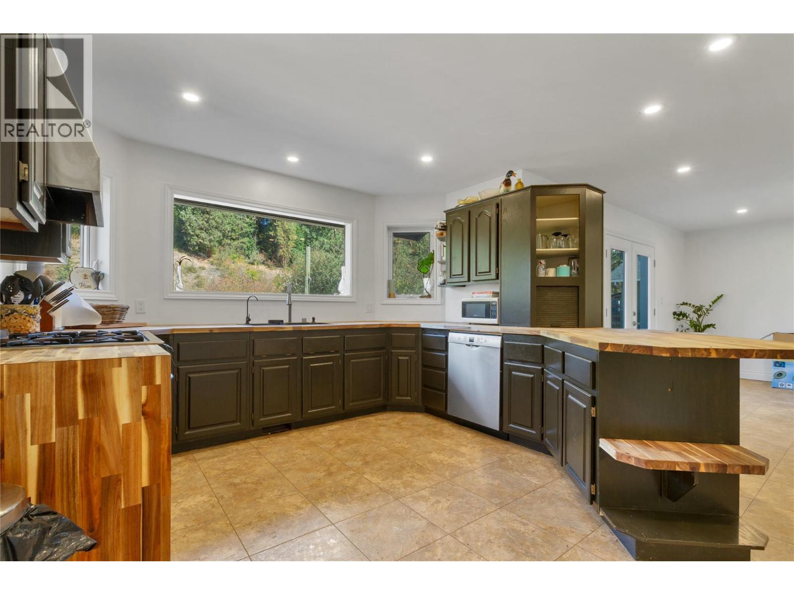 1065 Bx Road, Vernon, British Columbia  V1B 3K2 - Photo 21 - 10382008