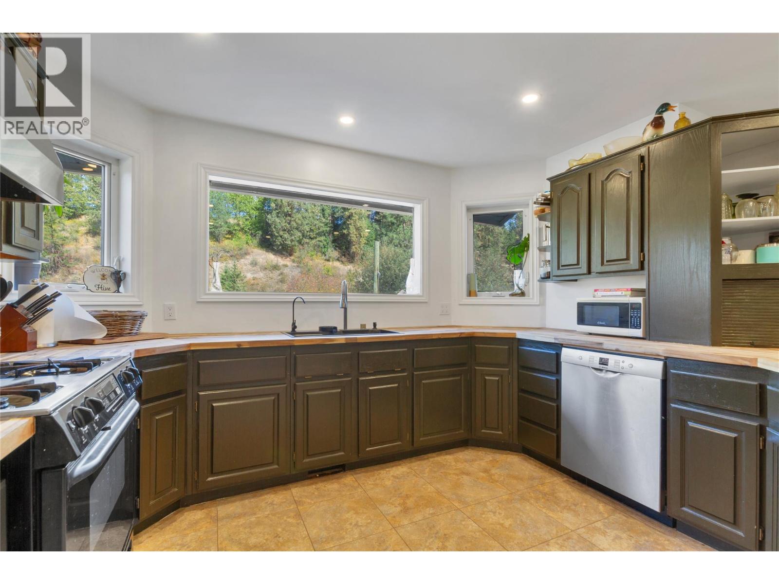 1065 Bx Road, Vernon, British Columbia  V1B 3K2 - Photo 24 - 10382008