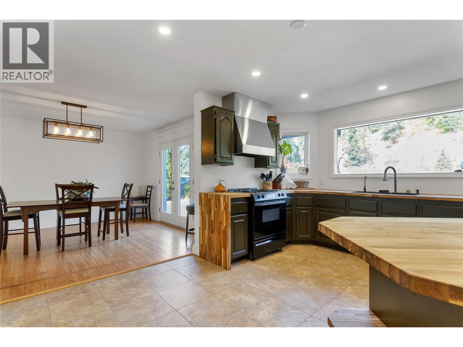 1065 Bx Road, Vernon, British Columbia  V1B 3K2 - Photo 25 - 10382008