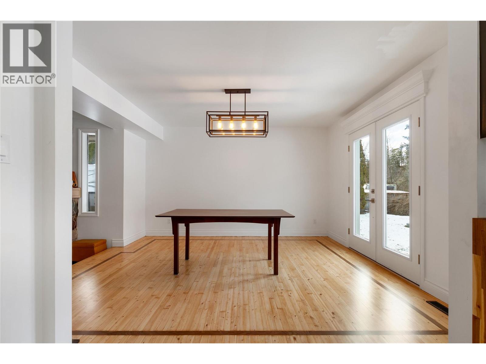 1065 Bx Road, Vernon, British Columbia  V1B 3K2 - Photo 4 - 10382008