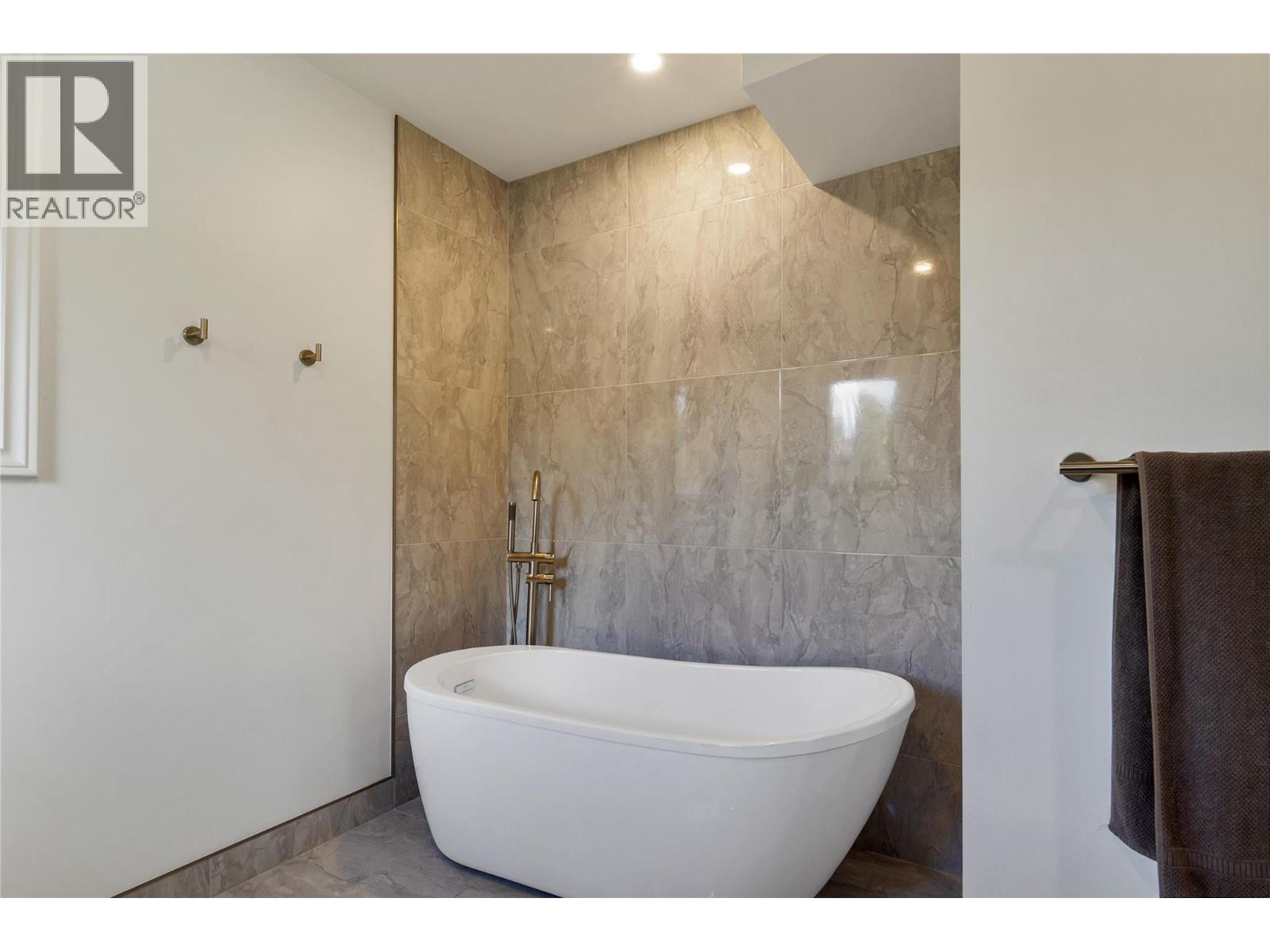 1065 Bx Road, Vernon, British Columbia  V1B 3K2 - Photo 40 - 10382008