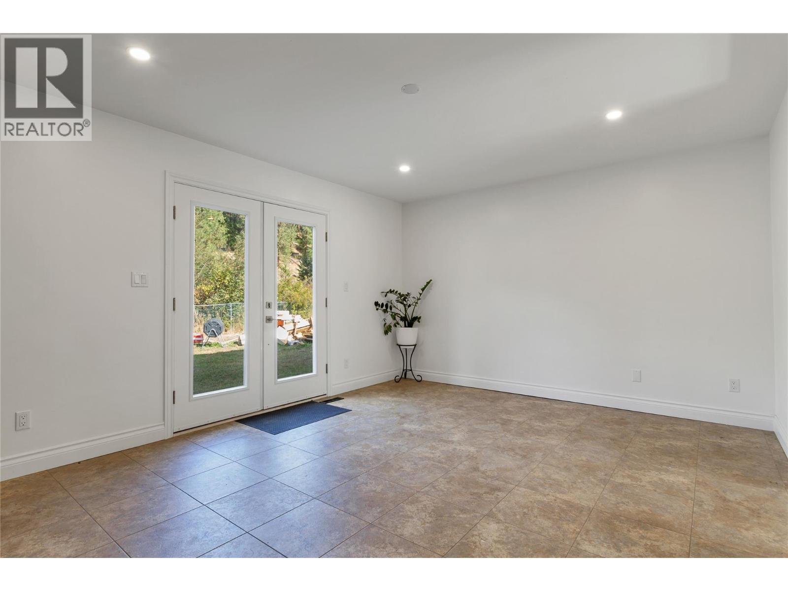 1065 Bx Road, Vernon, British Columbia  V1B 3K2 - Photo 43 - 10382008