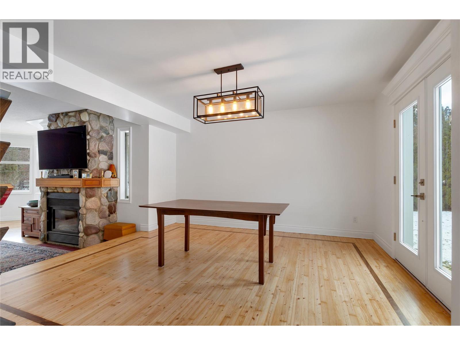 1065 Bx Road, Vernon, British Columbia  V1B 3K2 - Photo 5 - 10382008