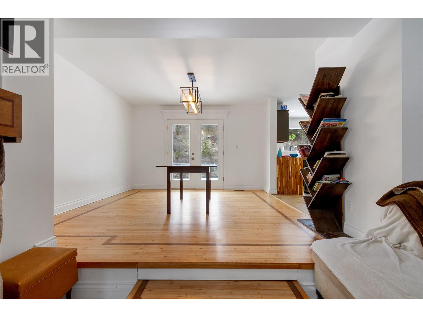 1065 Bx Road, Vernon, British Columbia  V1B 3K2 - Photo 9 - 10382008