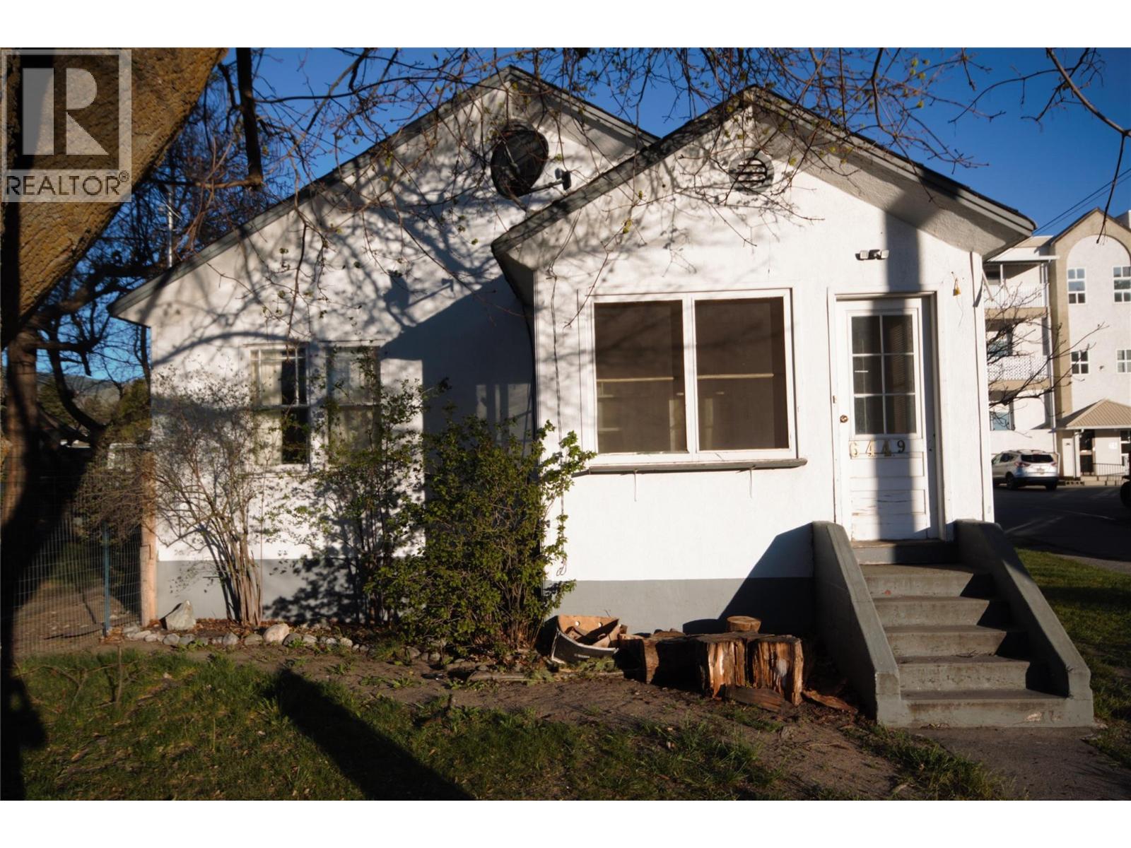 6449 Park Drive, Oliver, British Columbia  V0H 1T3 - Photo 1 - 10381891