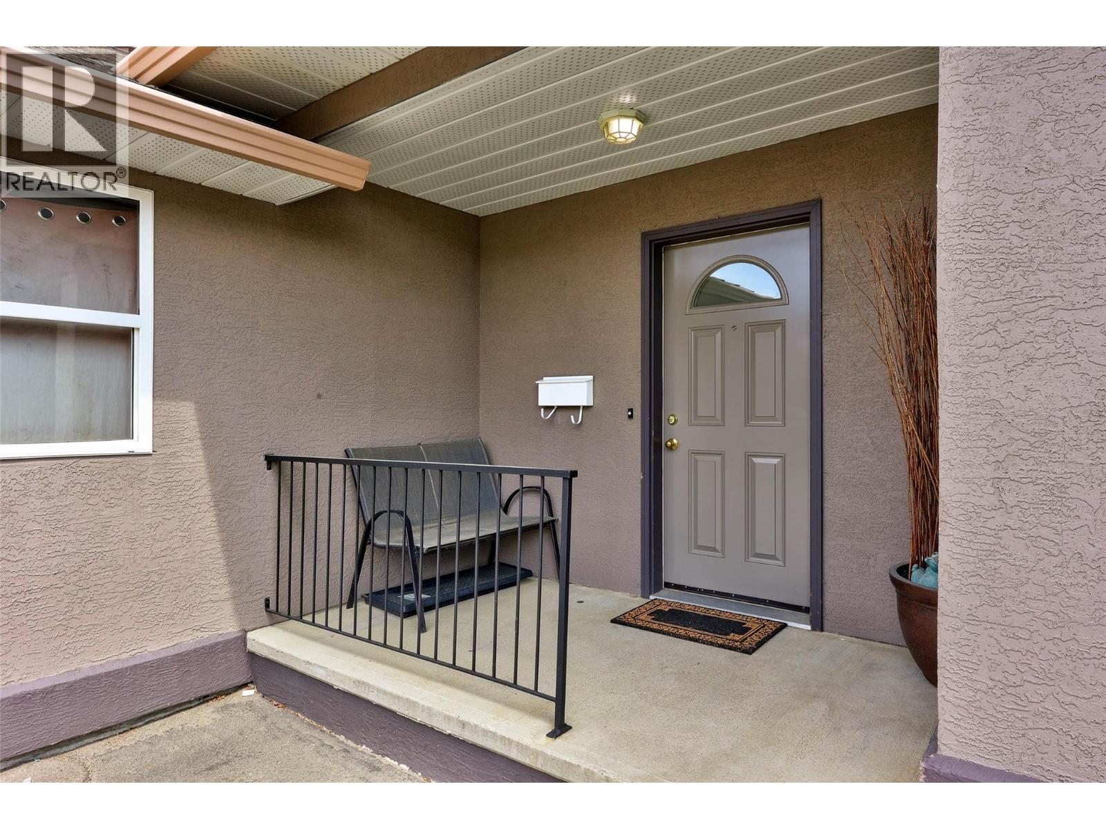 1750 Mckinley Court Unit# 27, Kamloops, British Columbia  V2E 2N5 - Photo 3 - 10381862