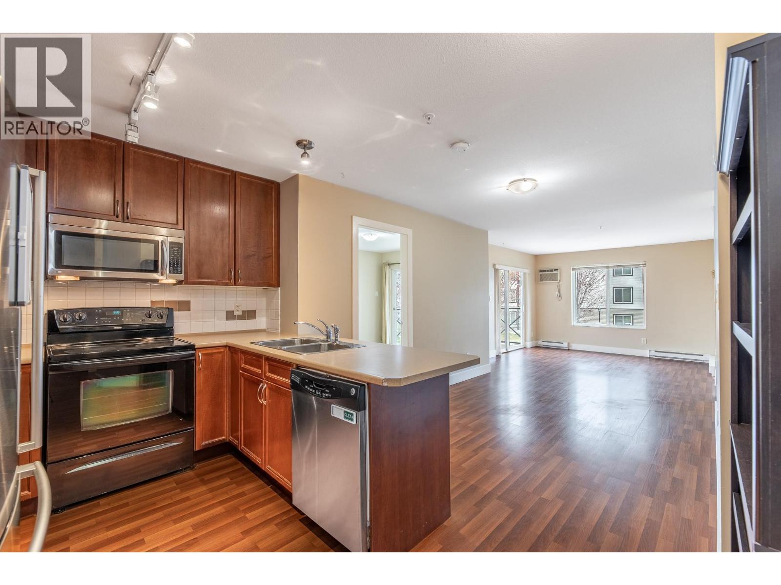 256 Hastings Avenue Unit# 203, Penticton, British Columbia  V2A 2V6 - Photo 2 - 10381602