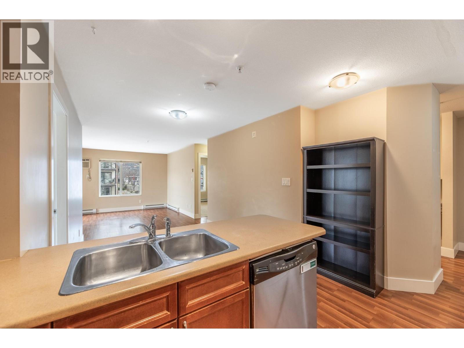 256 Hastings Avenue Unit# 203, Penticton, British Columbia  V2A 2V6 - Photo 5 - 10381602