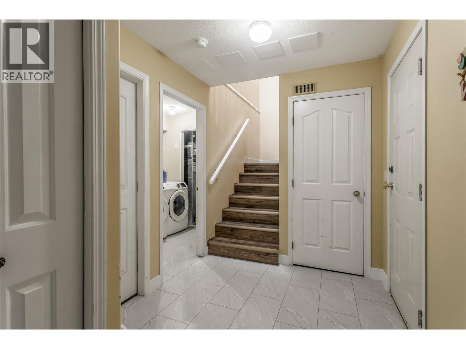 1275 Gaggin Road, Kelowna, British Columbia  V1X 1V1 - Photo 4 - 10381570